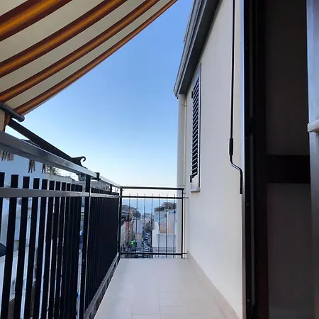 Verdirooms158 * كاستيلاّماري ديل غو